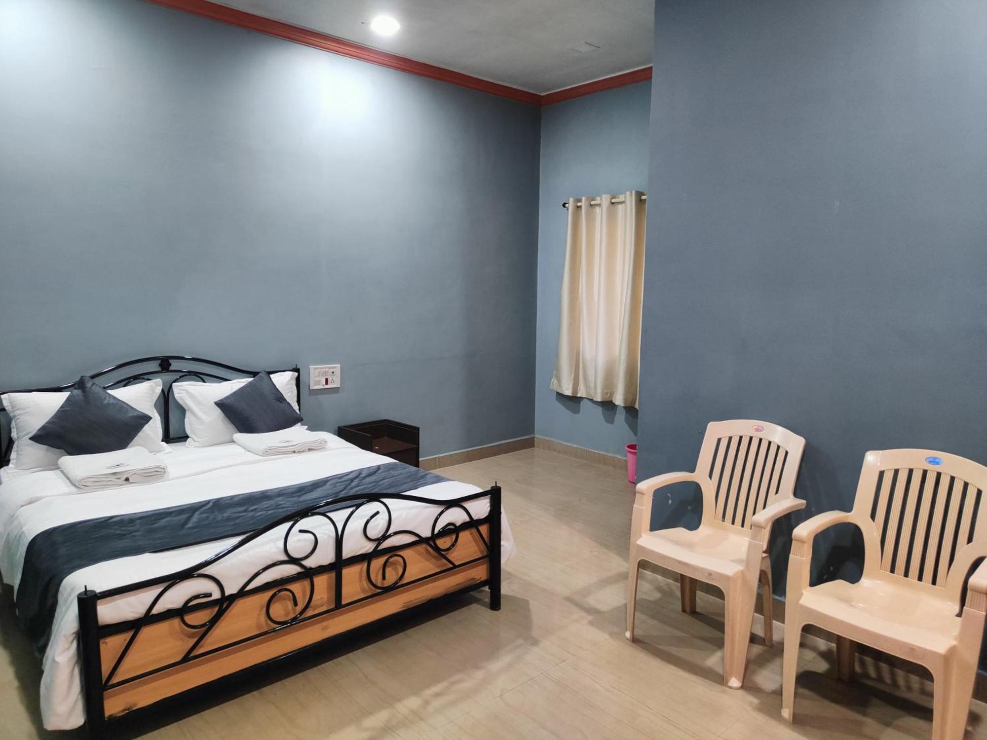 Monkeycap Tourist Hostel 판치가니 외부 사진